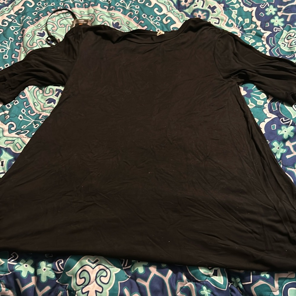 Half sleeve, short dress. Size medium. Good condition